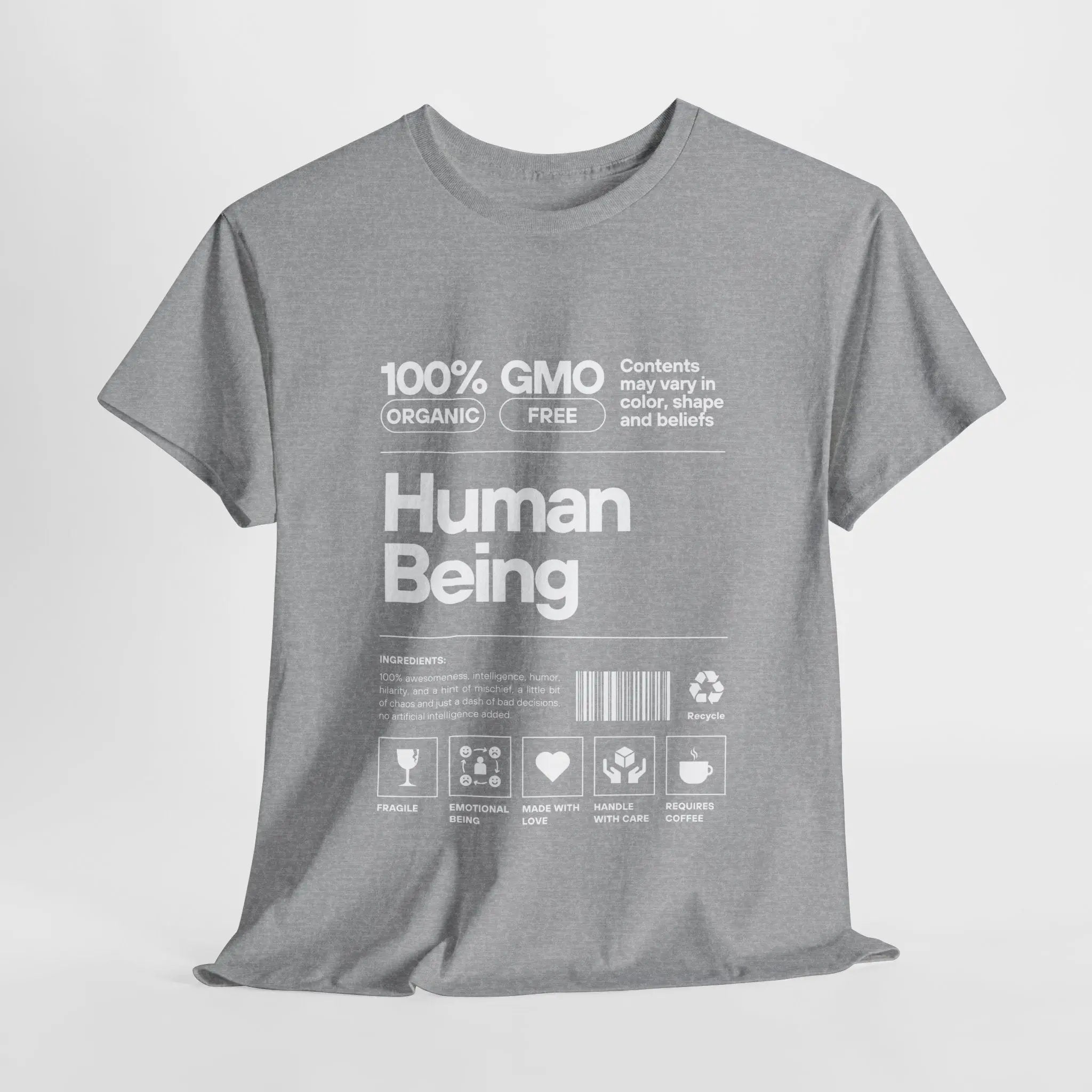 Graues Bio-T-Shirt „Human Being“-Design mit weißem Druck, liegend.