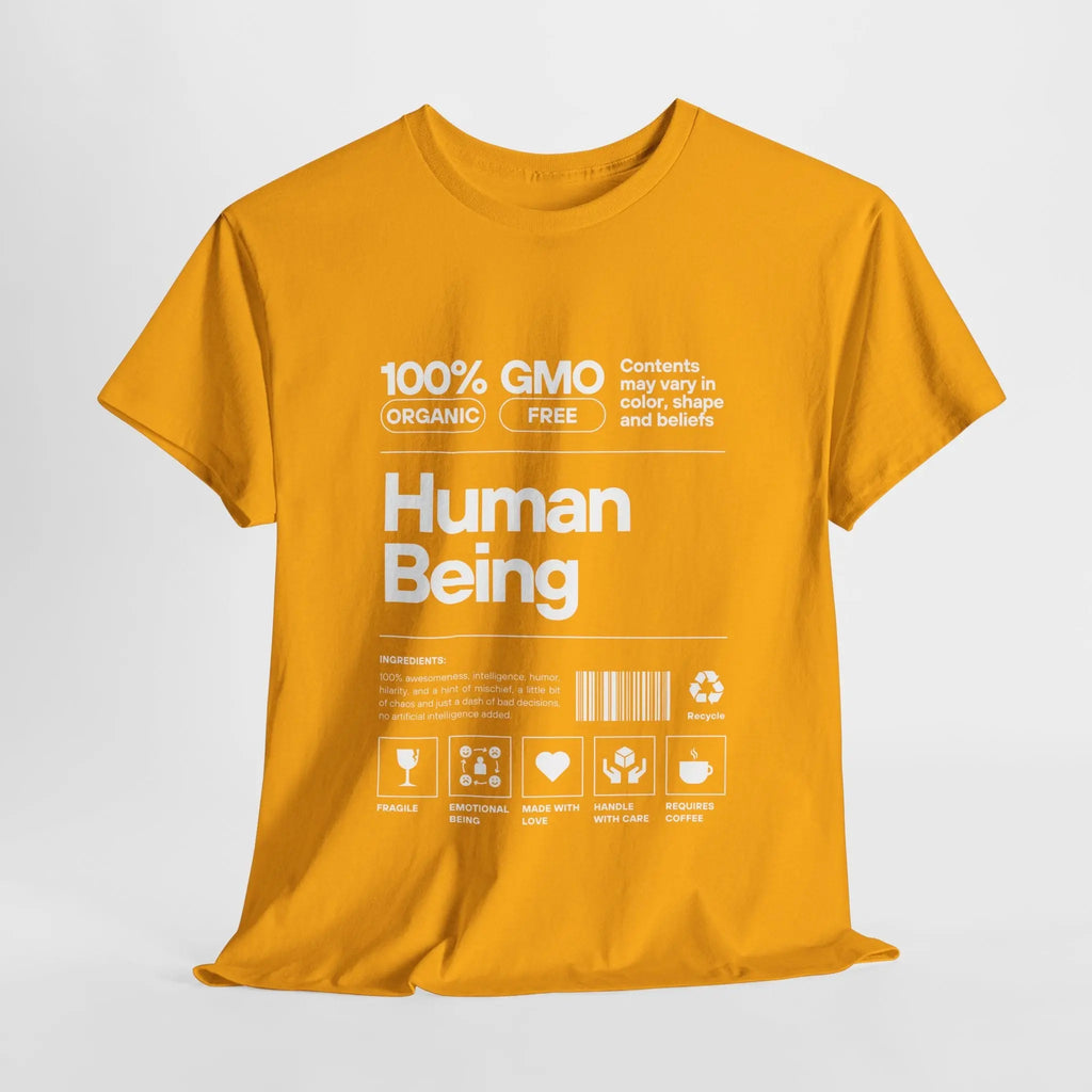 Gelbes Bio-T-Shirt „Human Being“-Design mit weißem Druck, liegend präsentiert.