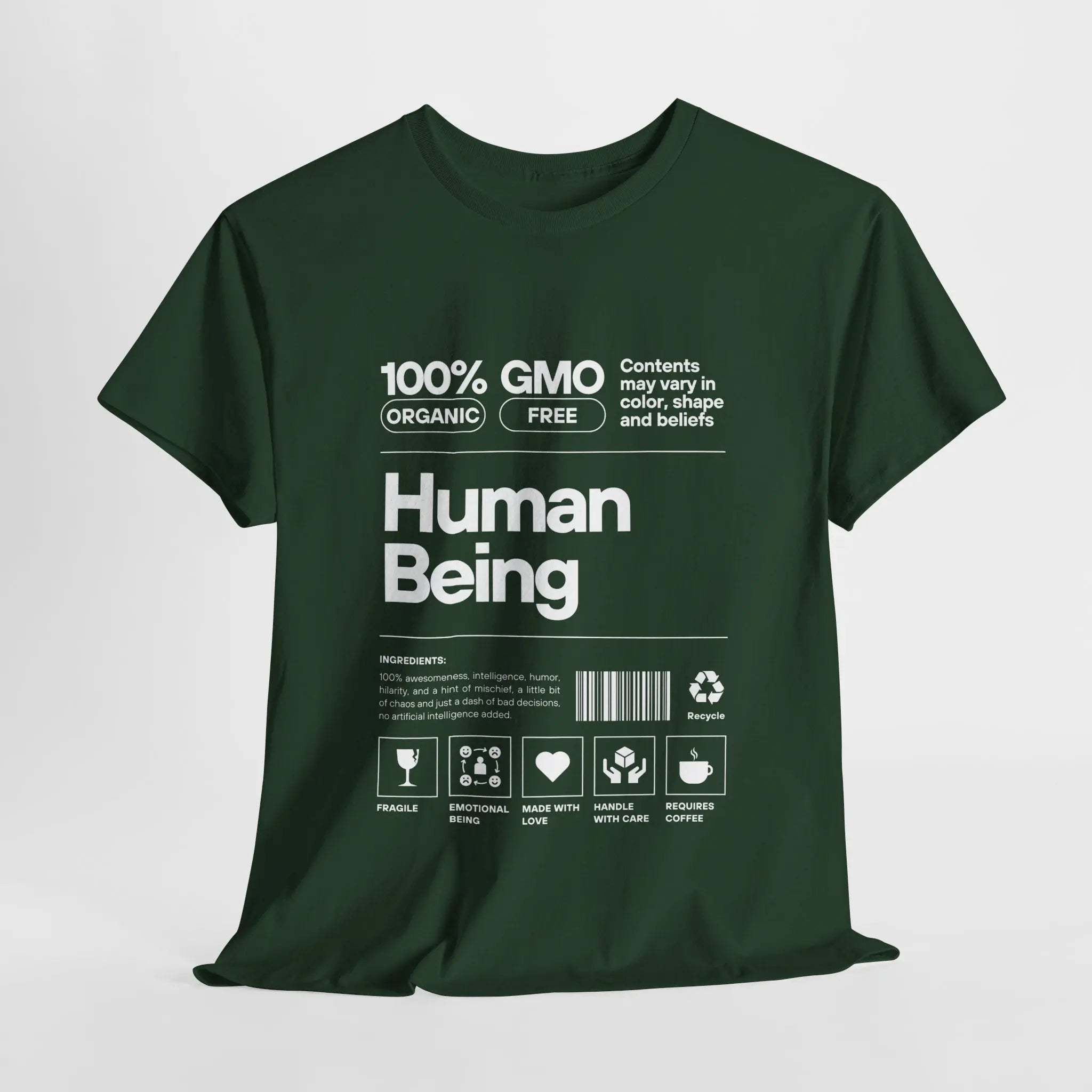 Dunkelgrünes Bio-T-Shirt „Human Being“-Design mit weißem Druck, liegend.