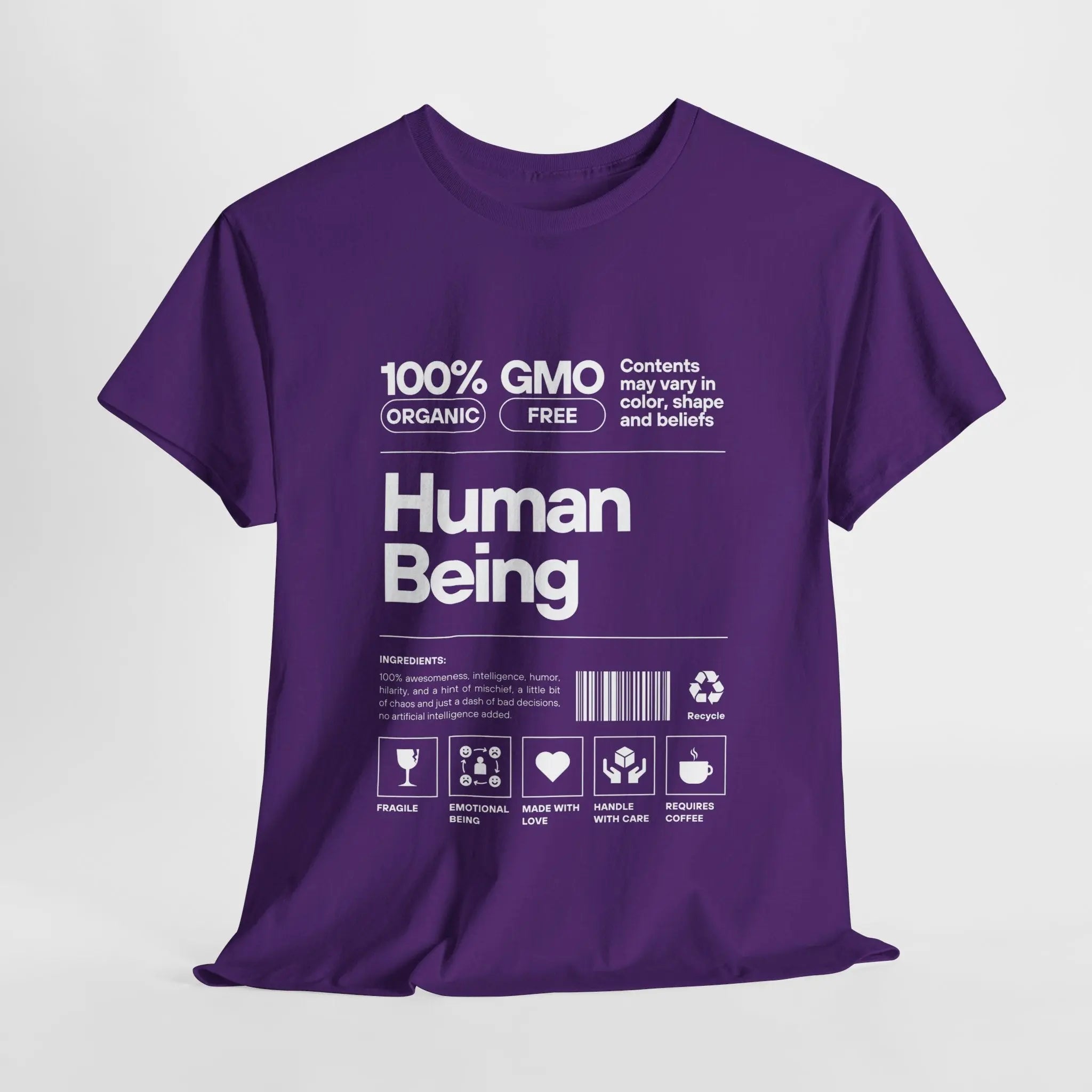 Lila T-Shirt Vorderseite – Design mit "Human Being" Aufdruck in Weiß.
