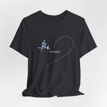 „Be Yourself“ – Schwarzes T-Shirt mit Herzmotiv | Unisex Shirt mit inspirierendem Spruch - ElmunoT-Shirt