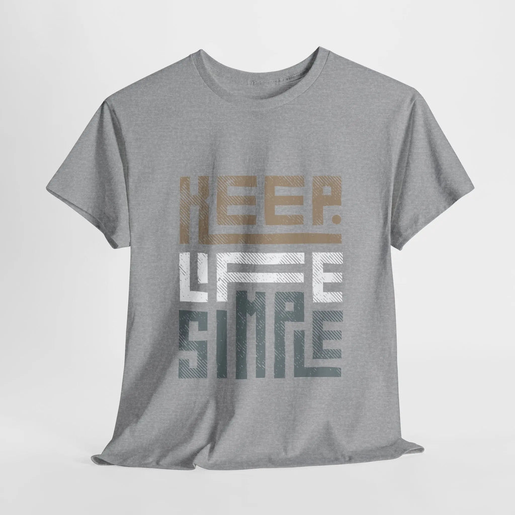 Graues "Keep Life Simple" T-Shirt flach ausgelegt mit modernem Schriftzug-Design.