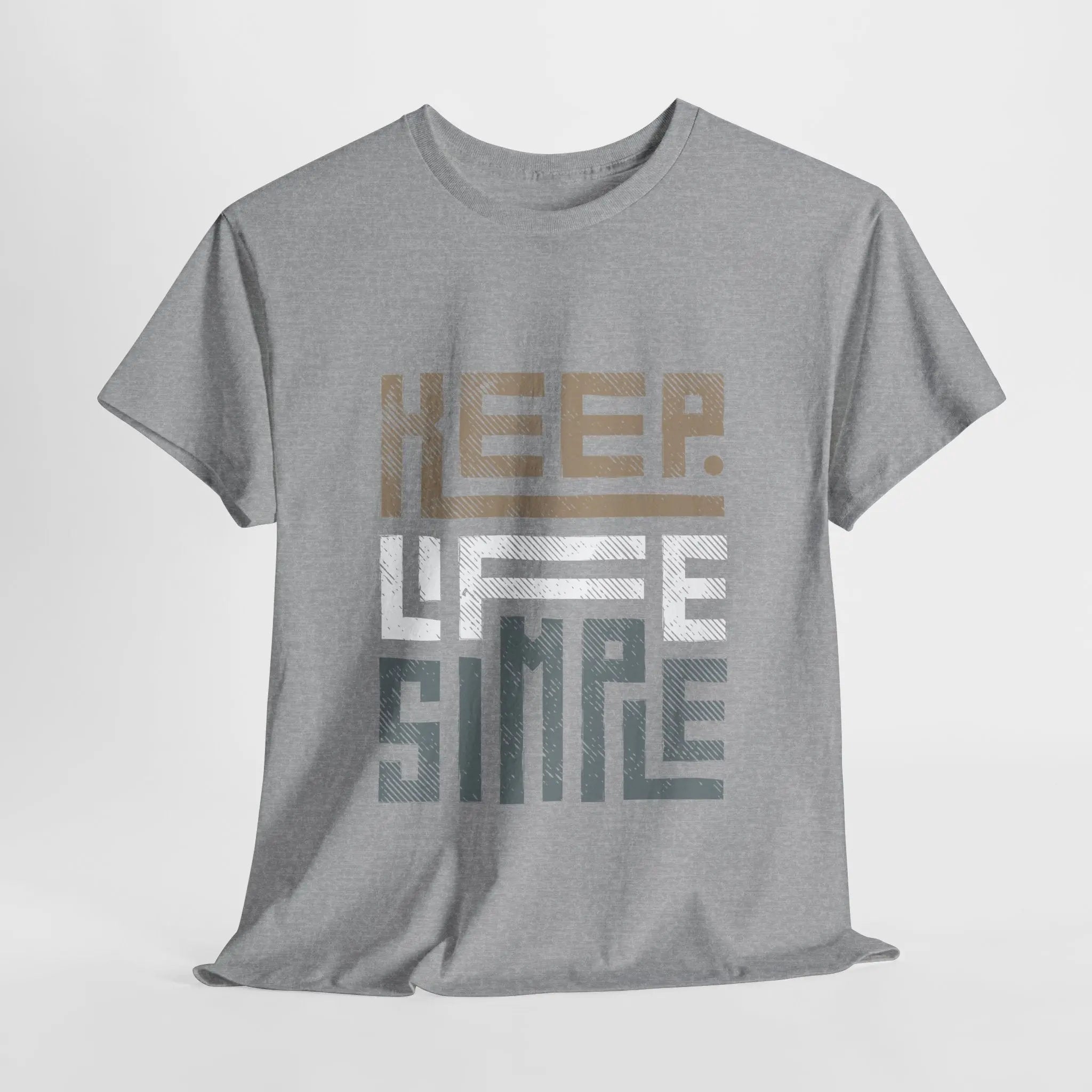 Graues "Keep Life Simple" T-Shirt flach ausgelegt mit modernem Schriftzug-Design.