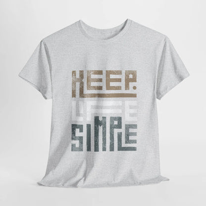 Hellgraues "Keep Life Simple" T-Shirt flach ausgelegt mit stilisiertem Schriftzug.