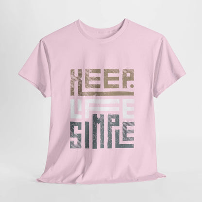 Hellrosa "Keep Life Simple" T-Shirt mit modernem Schriftzug-Design, flach ausgelegt.