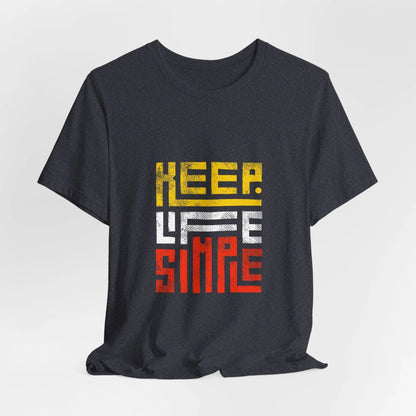 Dunkelgraues T-Shirt mit „Keep Life Simple“-Design in Gelb, Weiß und Rot.