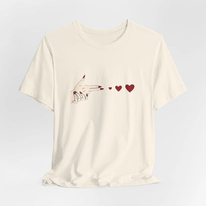 Love Shot T-Shirt | Verspieltes Herz - Motiv im Unisex Design – Hand mit Herz - Emoji - ElmunoT-Shirt