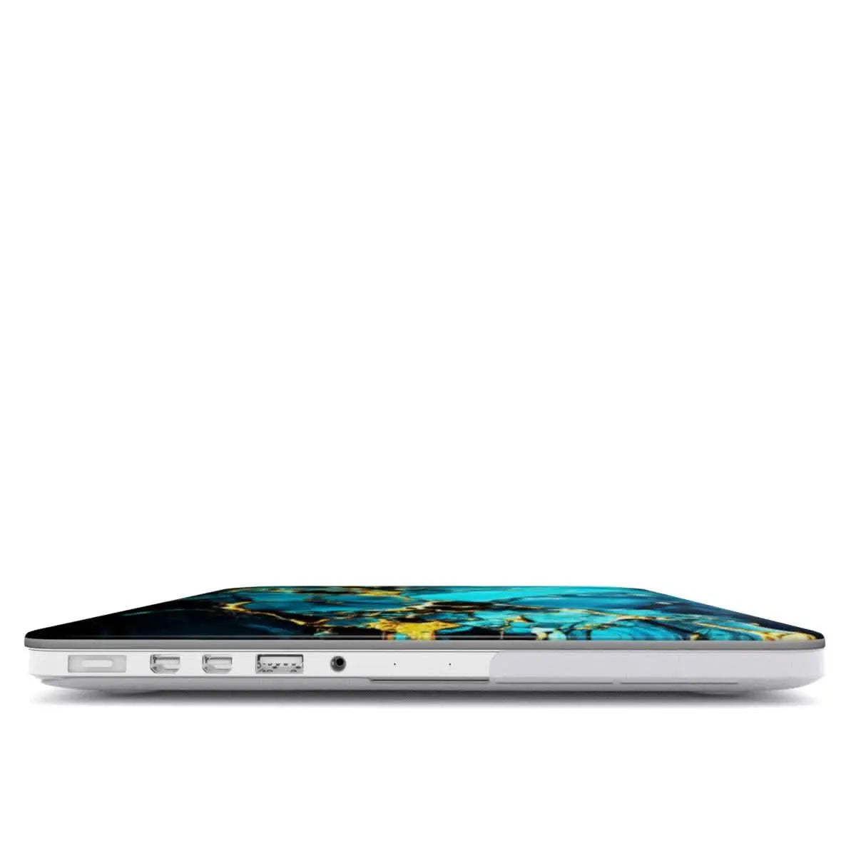 Flache Seitenansicht eines MacBooks mit türkiser Marmordesign-Hülle, betont die dünne und passgenaue Form der Hülle.