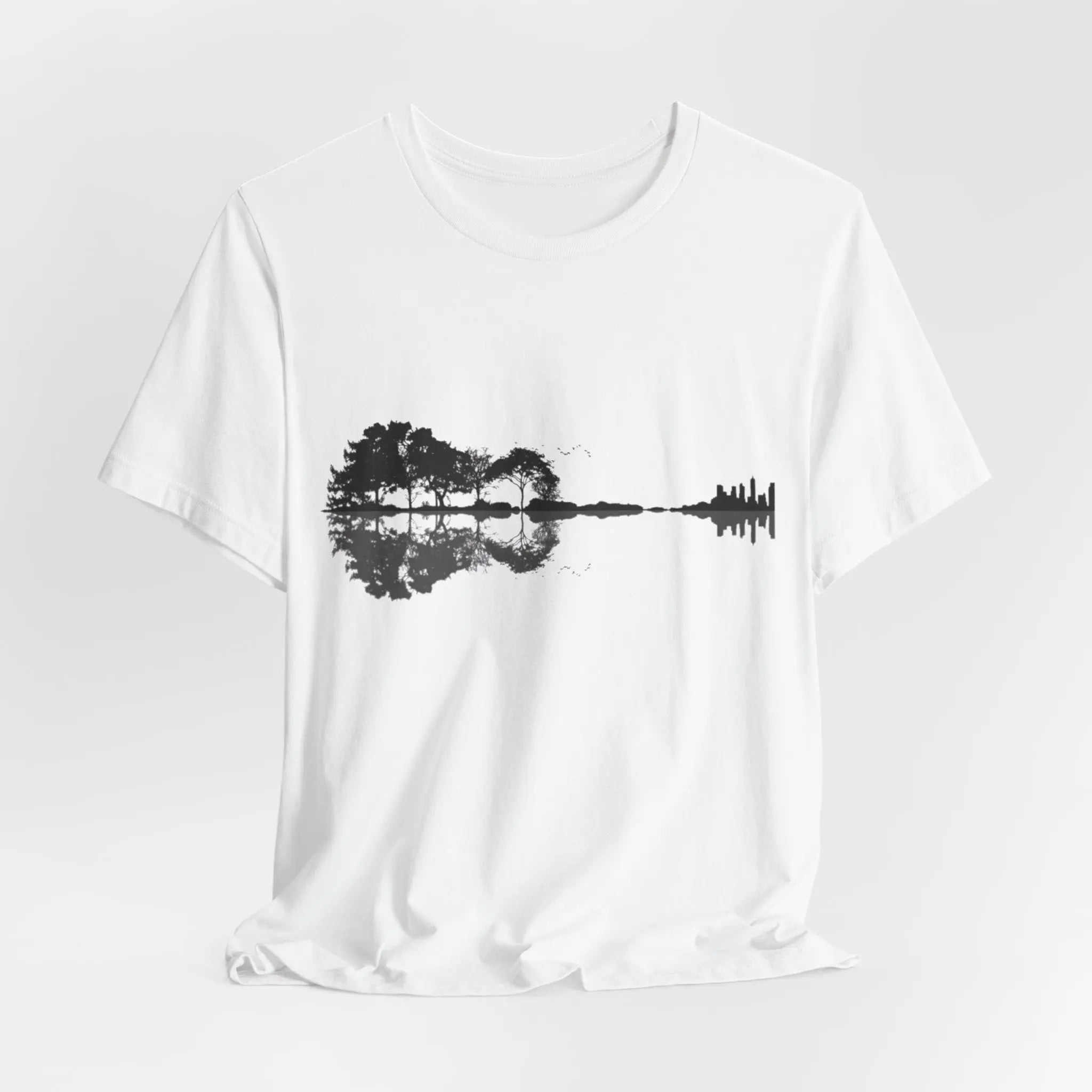 Gitarre trifft Natur – Musik T-Shirt für Männer & Frauen | Wald & Skyline Design - ElmunoT-Shirt