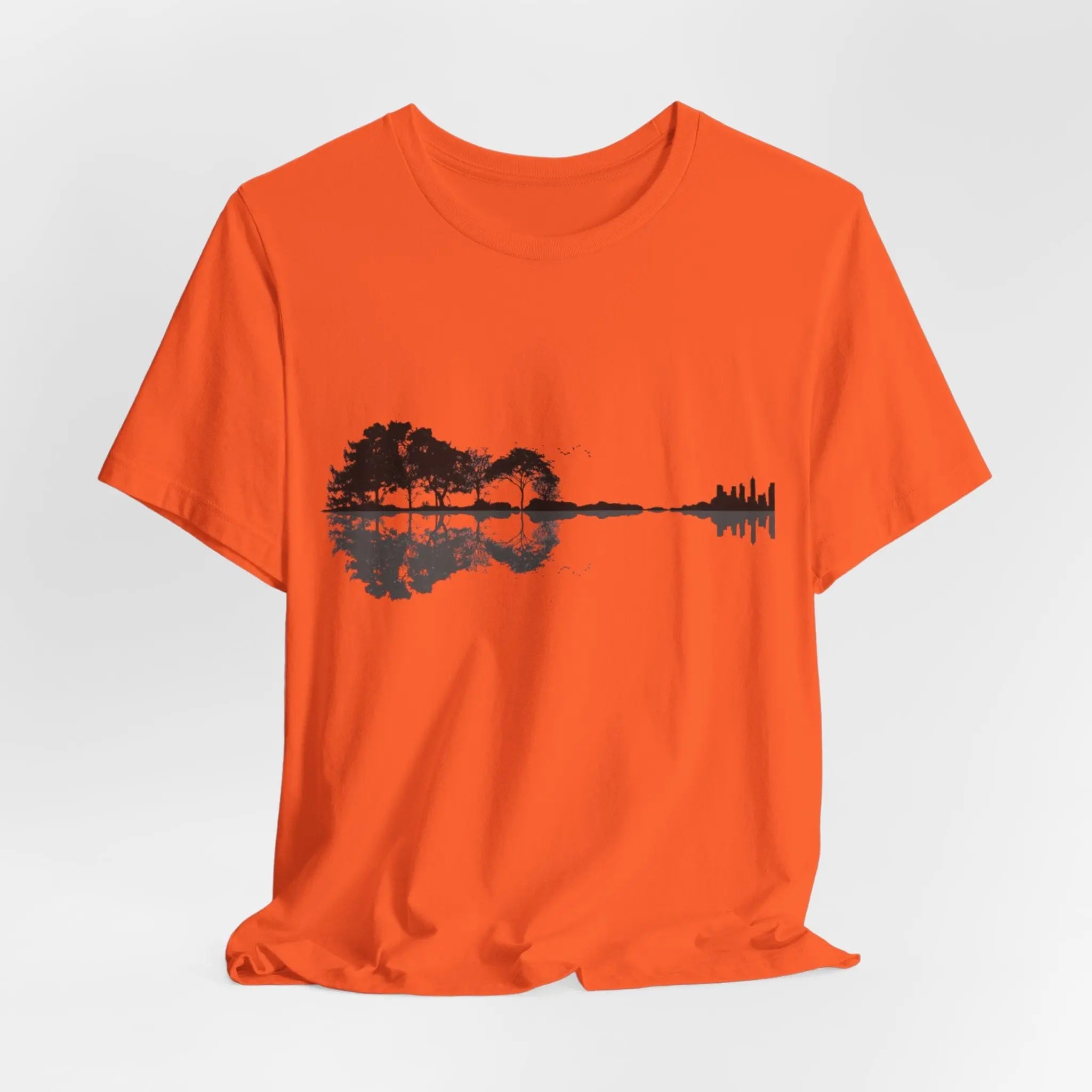 Gitarre trifft Natur – Musik T-Shirt für Männer & Frauen | Wald & Skyline Design - ElmunoT-Shirt
