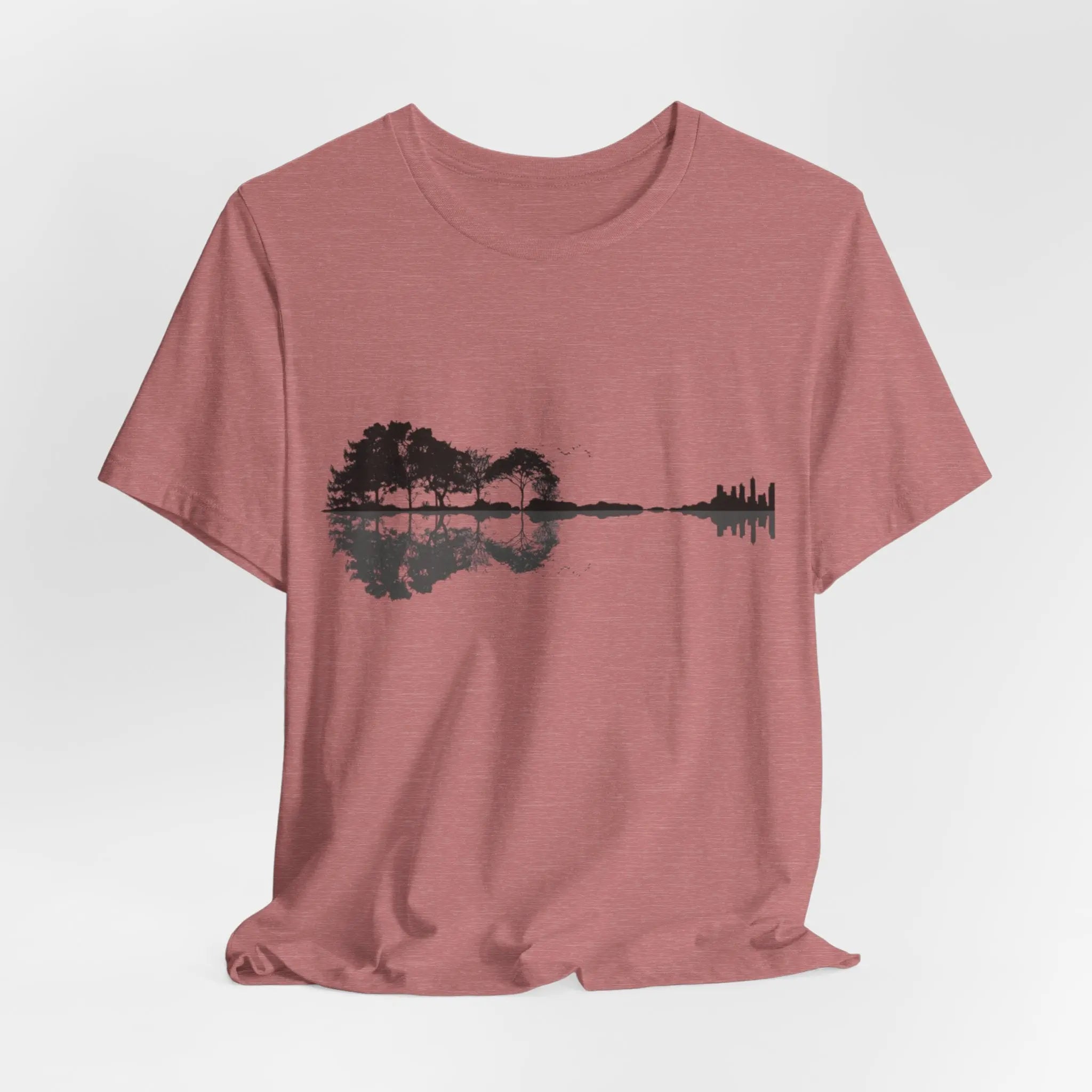Gitarre trifft Natur – Musik T-Shirt für Männer & Frauen | Wald & Skyline Design - ElmunoT-Shirt