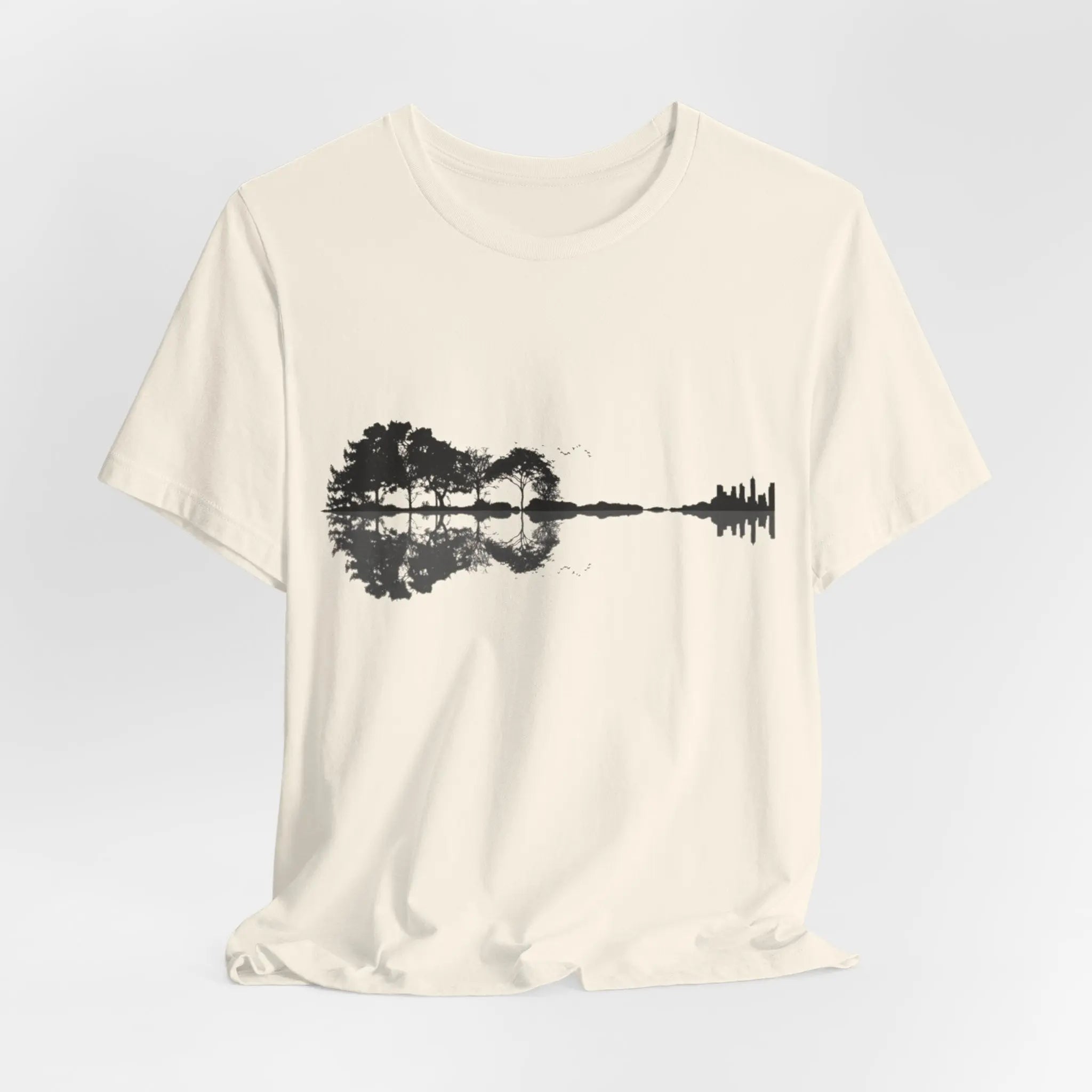 Gitarre trifft Natur – Musik T-Shirt für Männer & Frauen | Wald & Skyline Design - ElmunoT-Shirt
