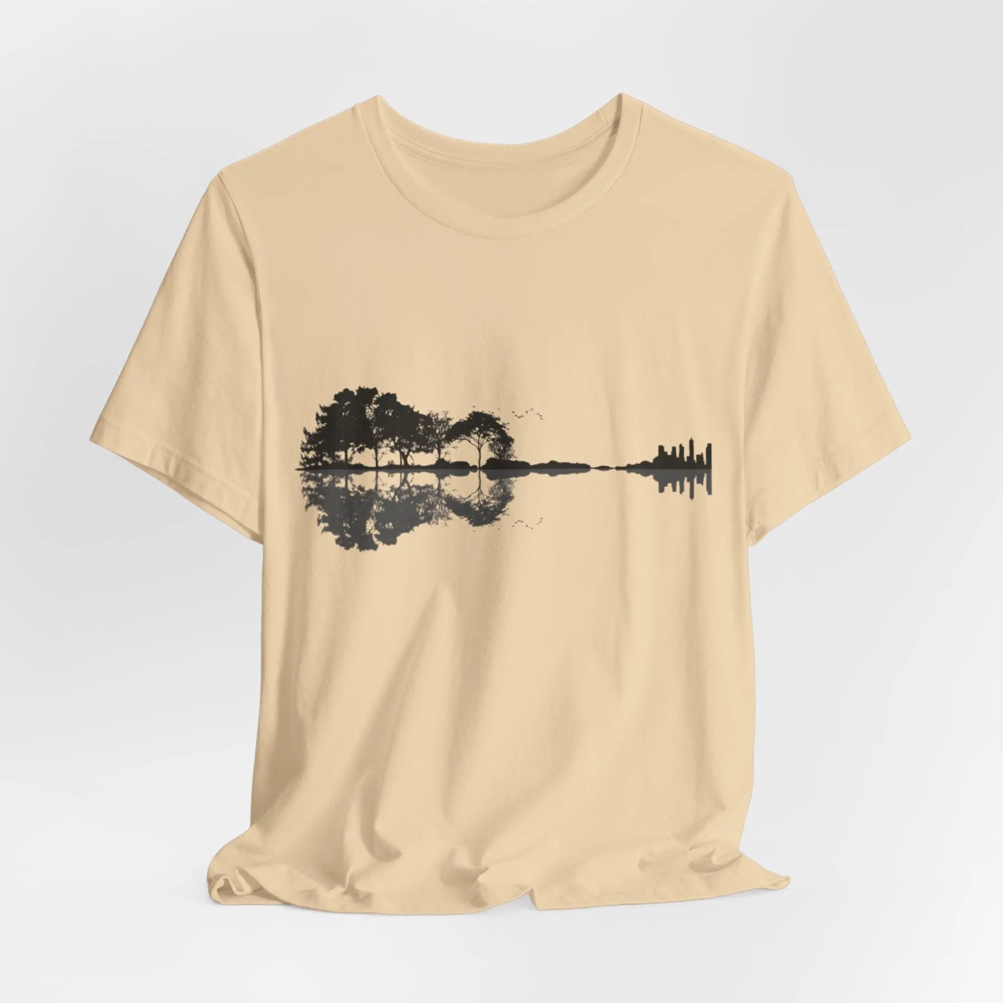 Gitarre trifft Natur – Musik T-Shirt für Männer & Frauen | Wald & Skyline Design - ElmunoT-Shirt