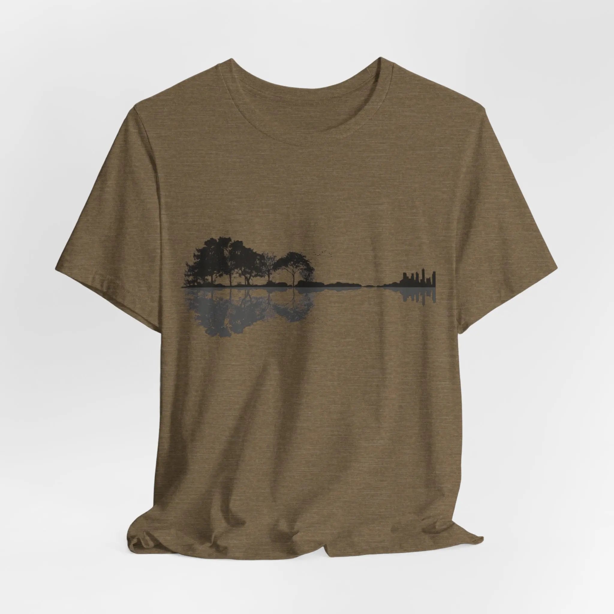 Gitarre trifft Natur – Musik T-Shirt für Männer & Frauen | Wald & Skyline Design - ElmunoT-Shirt