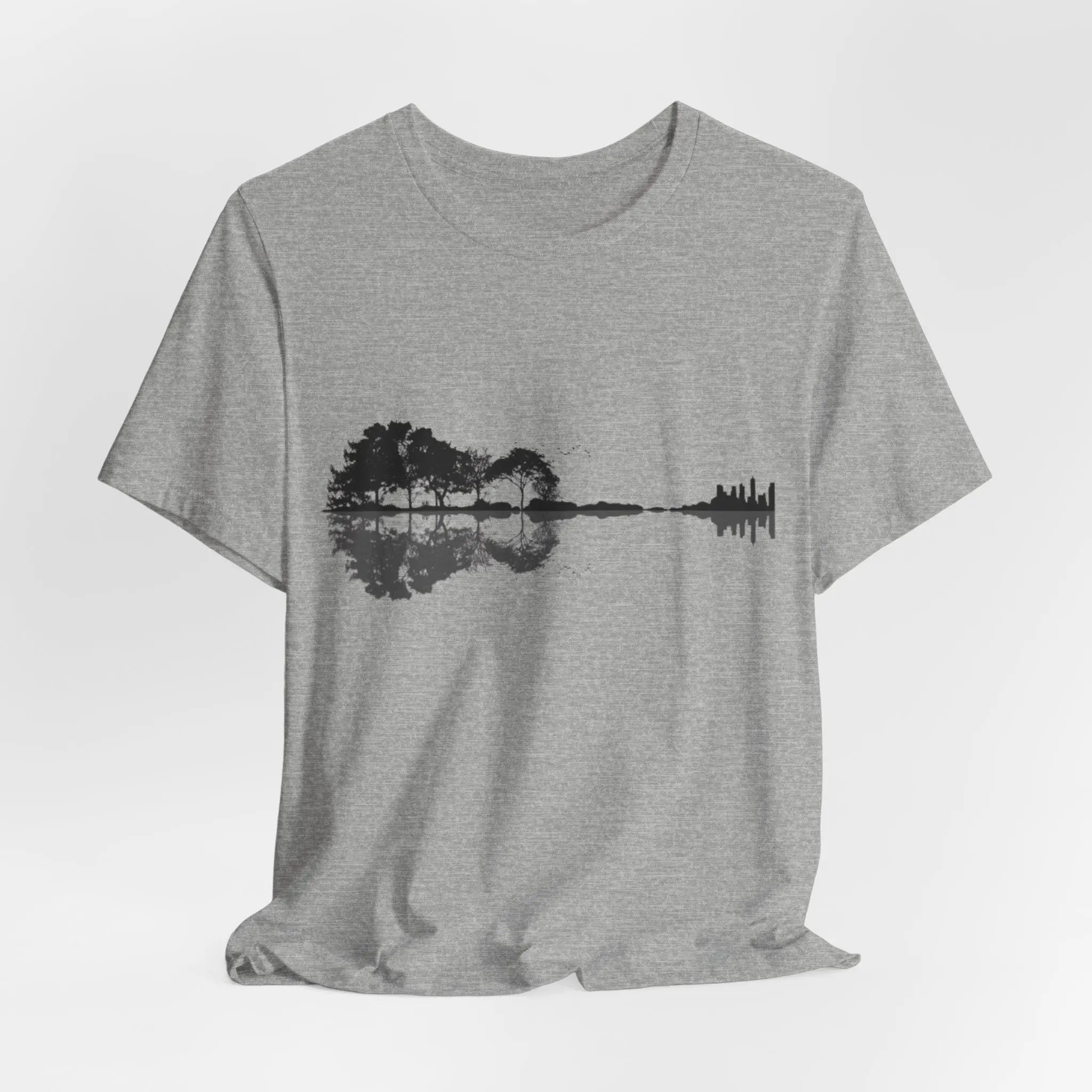 Gitarre trifft Natur – Musik T-Shirt für Männer & Frauen | Wald & Skyline Design - ElmunoT-Shirt